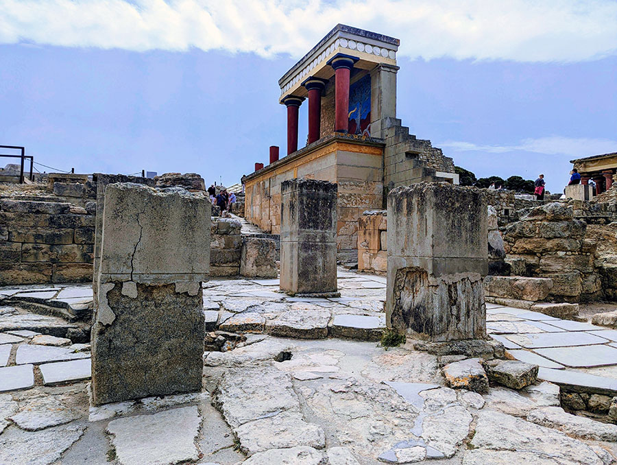 Archeology beyond reality: how Minoans established Knossos to rule over the Mediterranean world